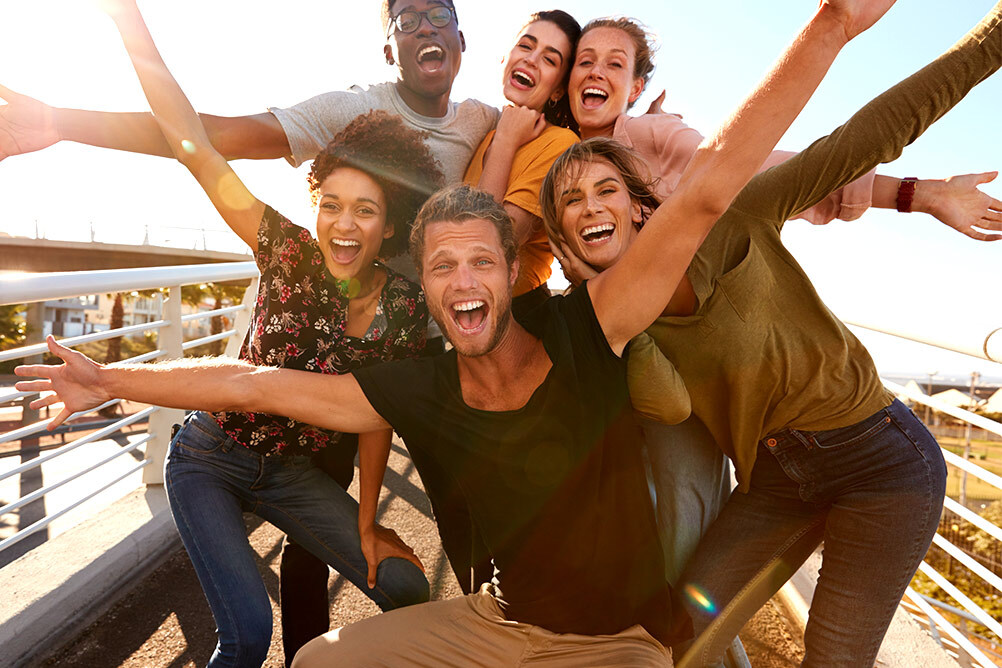 Menschen freuen sich über die Erfolgsgeschichte des EuroJackpot